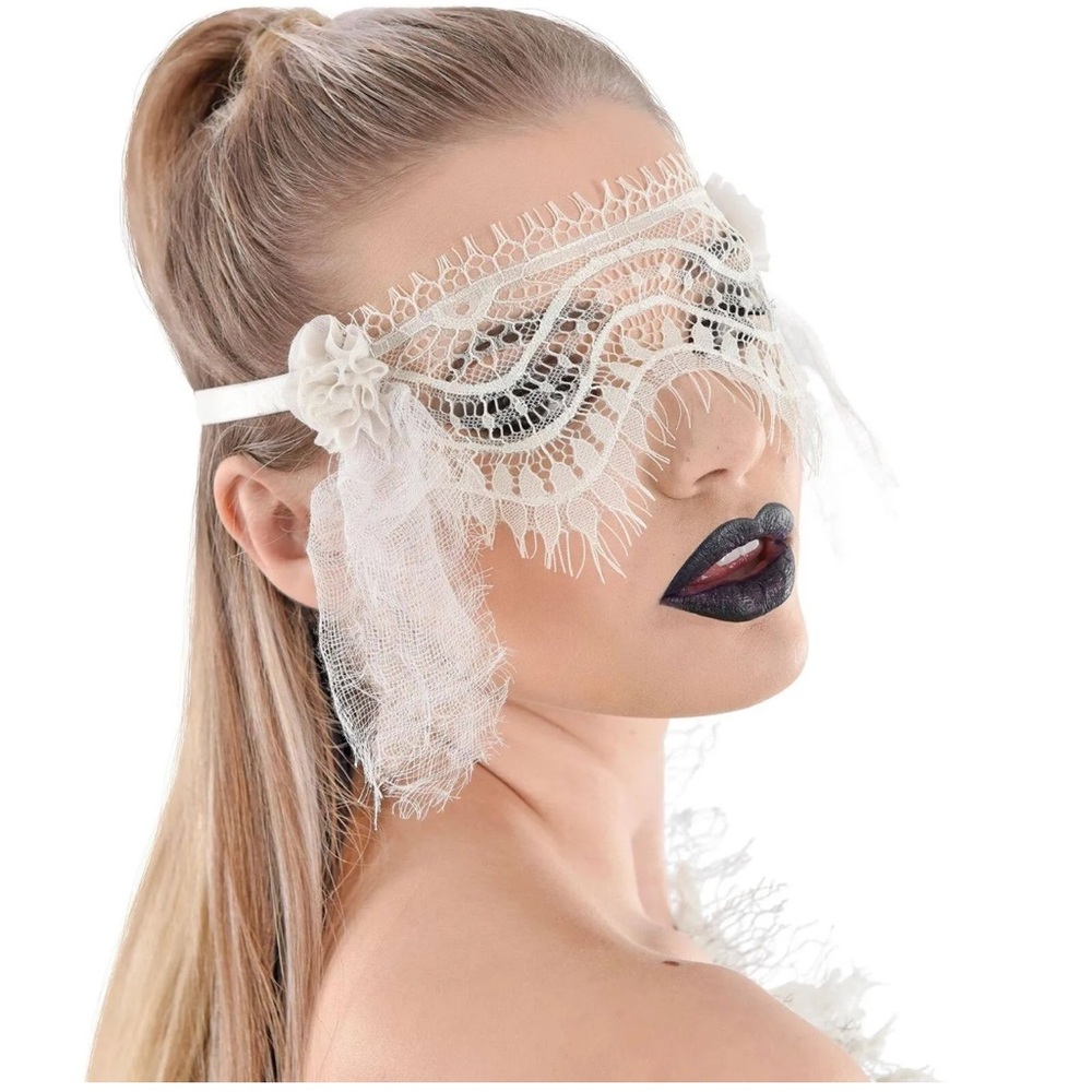 Elegant white Lace Mask one size